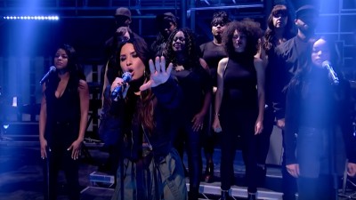 Demi Lovato faz performance perfeita na TV de seu mais novo single: ‘Tell Me You Love Me’