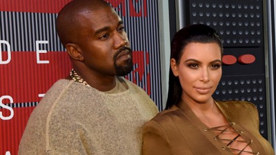 Kim Kardashian e Kanye West fazem poucas visitas à “barriga de aluguel”, afirma fonte do TMZ